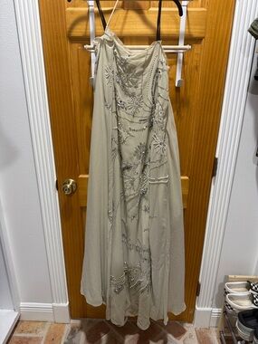 Arrange scattered embellished trapeze dress size 8 NWT